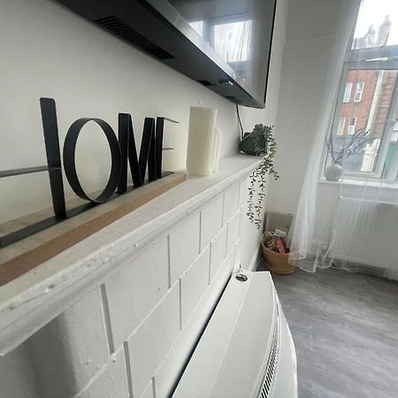 Lovely 2 Bed On Tower Bridge Лондон Екстер'єр фото