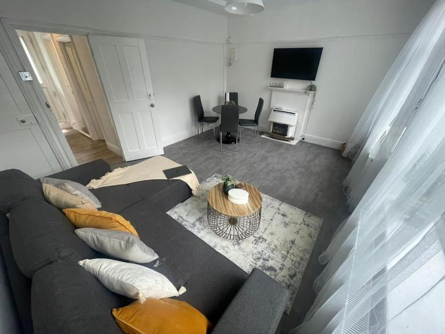Lovely 2 Bed On Tower Bridge Лондон Екстер'єр фото