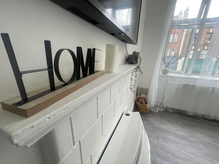 Lovely 2 Bed On Tower Bridge Лондон Екстер'єр фото