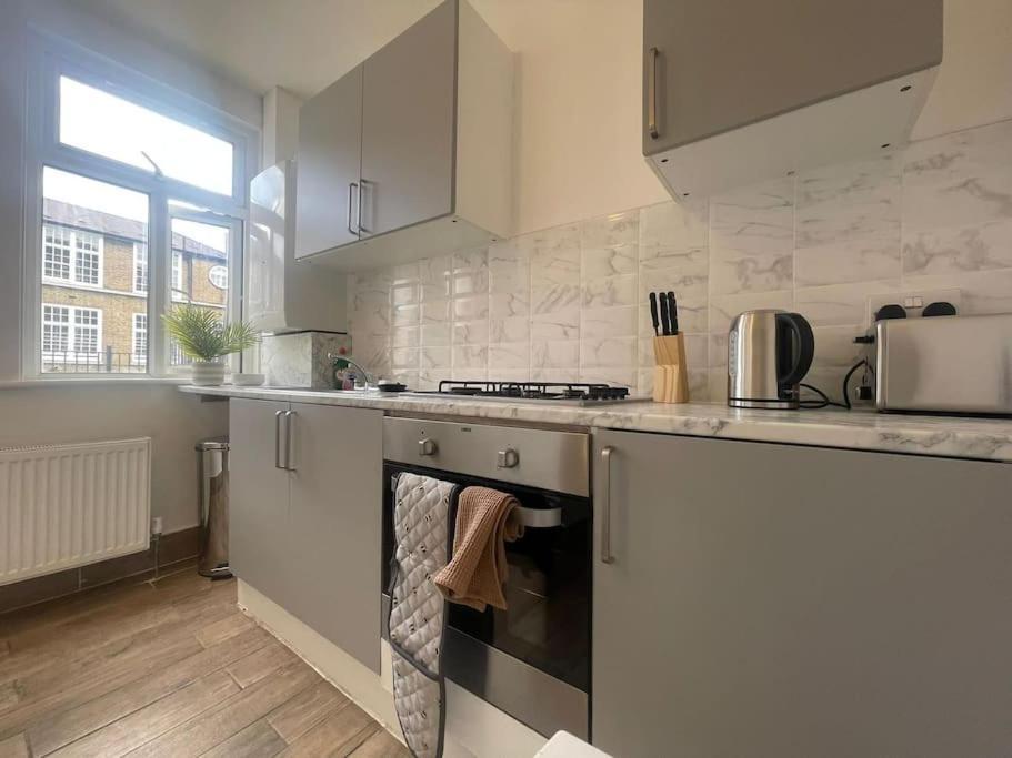 Lovely 2 Bed On Tower Bridge Лондон Екстер'єр фото