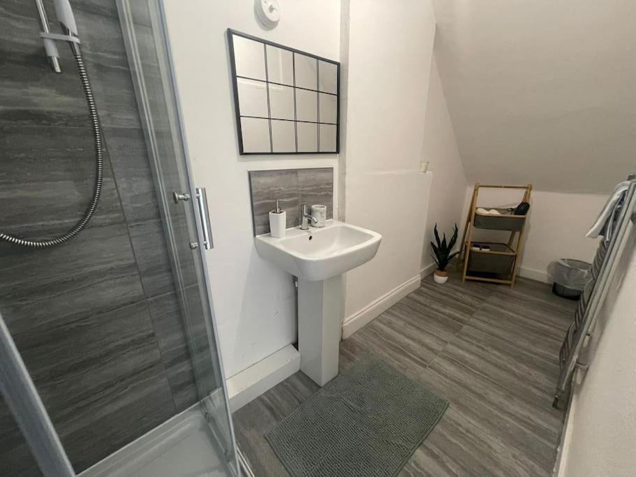 Lovely 2 Bed On Tower Bridge Лондон Екстер'єр фото